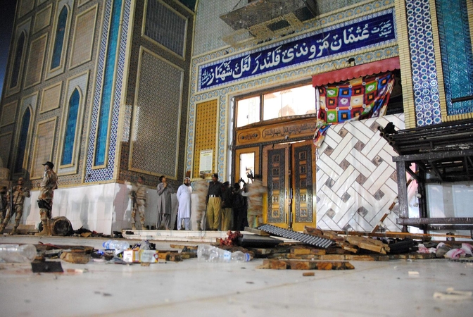Pakistane sprogus bombai šventovėje žuvo 75 žmonės