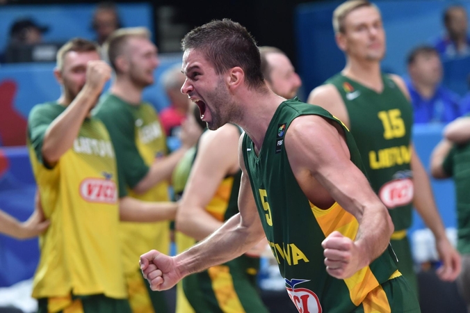 Lietuvos krepšininkai po pratęsimo palaužė italus ir pusfinalyje kovos su serbais!