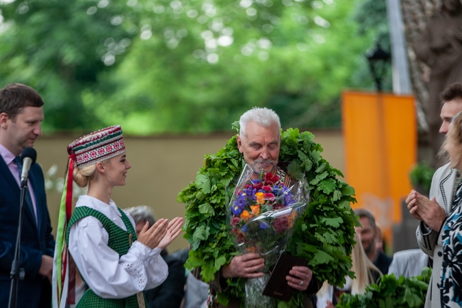 Pagerbtas „Poezijos pavasario“ laureatas poetas ir vertėjas A. Grybauskas