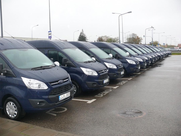 Į 20 neįgaliųjų organizacijų išvyko specialūs nauji mikroautobusai