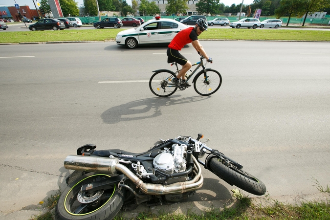 P. Baršausko gatvėje susidūrė motociklas ir taksi