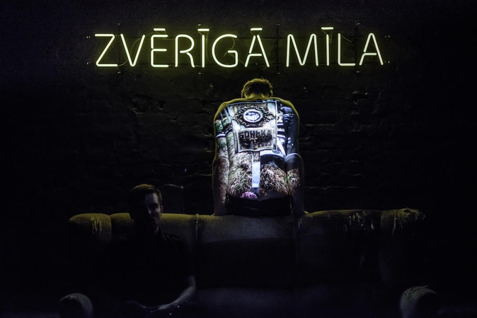 Mylėti žmogų ar žvėrį?
