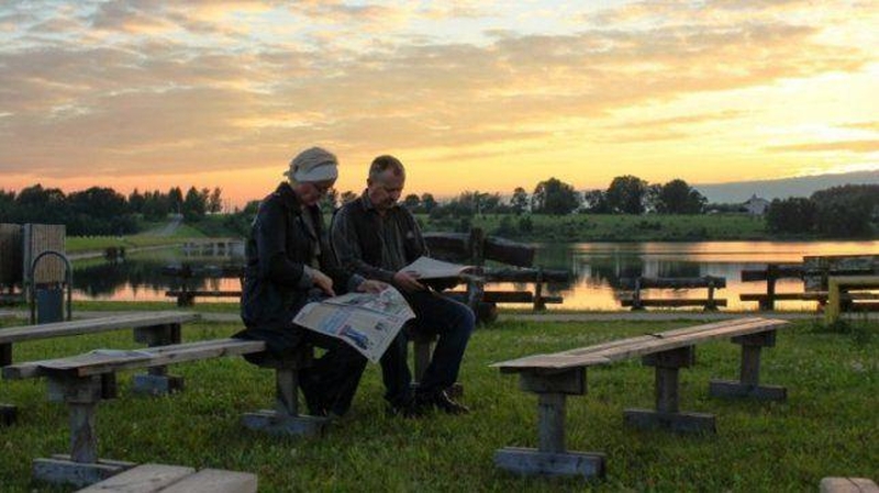 „Sidabrinės gervės naktų“ aktoriams gerbėjai dovanojo ypatingos duonos