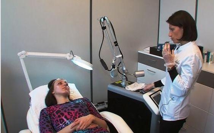 Uteniškė prieš plastinę operaciją apsipylė ašaromis