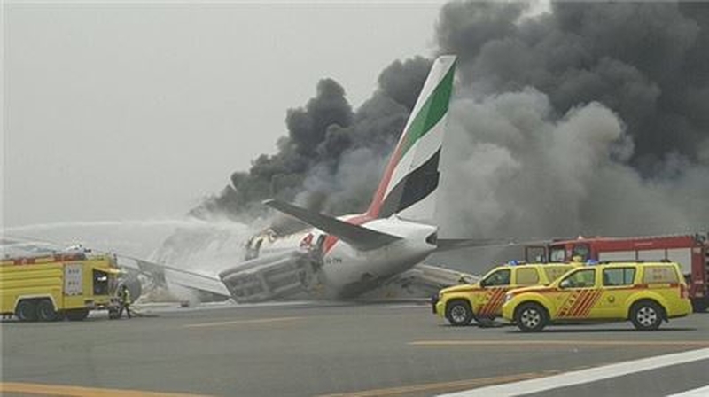 Dubajaus oro uoste užsiliepsnojo keleivinis lėktuvas  