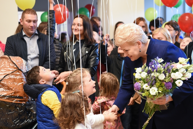 Prezidentė džiaugiasi: visuomenė vis labiau rūpinasi vaikais