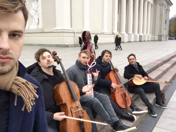 Klasikinės muzikos chuliganai „Dagamba“ kviečia į koncertą Vilniuje