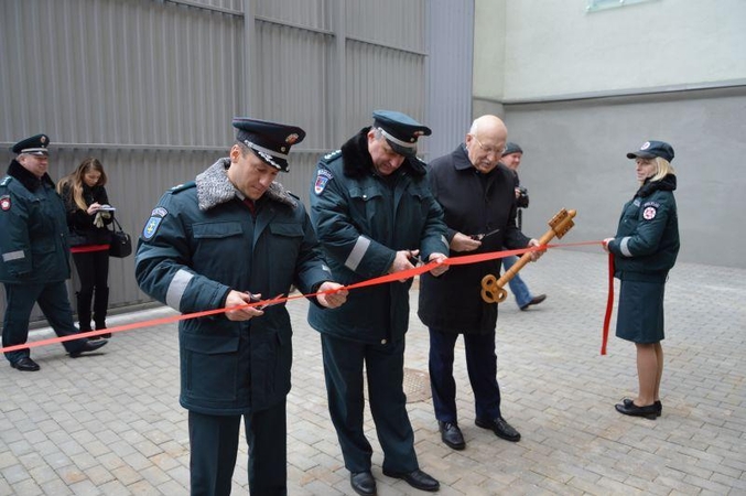 Naujoje Šiaulių areštinėje agresiją slopins fotomenininkų darbai