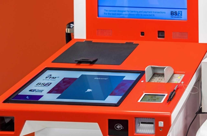 Bankų ateitis: klientus aptarnaujantys botai ar universalūs padalinių skyriai?