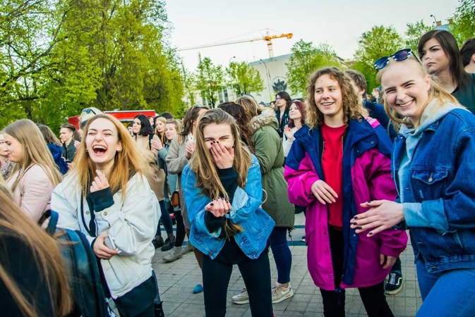 Studentai sieks „bomžpakių“ valgymo rekordo