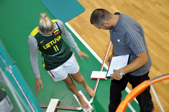 Sporto instituto atliekami tyrimai krepšininkėms padės išvengti sporto traumų