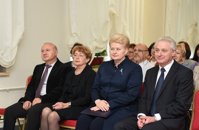 Prezidentė džiaugiasi skiepijamu patriotizmu Vilniaus žydų gimnazijoje