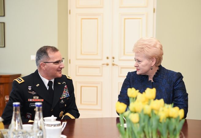 Lietuvos prezidentė: NATO yra per lėta
