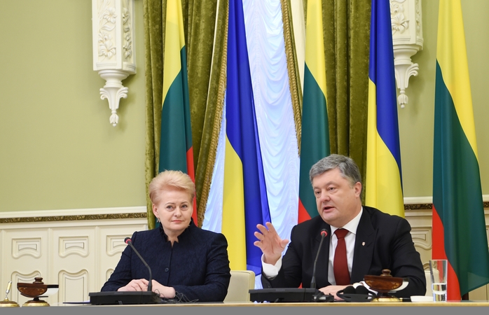 P. Porošenka: Lietuvos vaidmuo Ukrainai kovojant dėl laisvės – labai svarbus