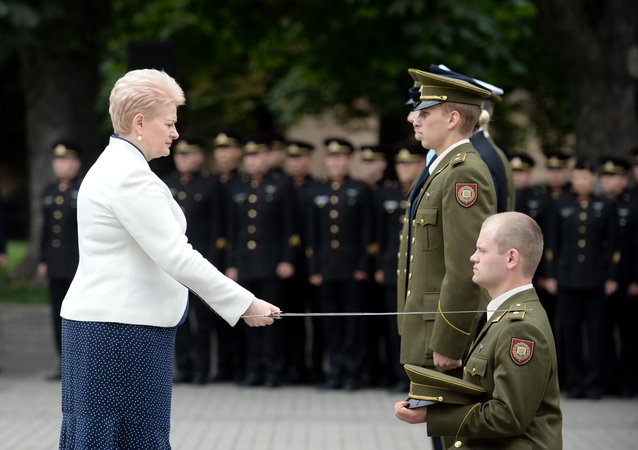 Prezidentė: keičiantis saugumo situacijai, reikia stiprios dvasios kariuomenės