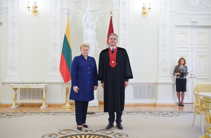 Prezidentė priėmė teisėjų ir generalinio prokuroro pavaduotojo priesaikas