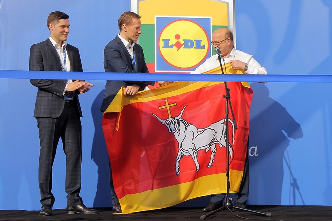 „Lidl“ suviliojo ir V. Matijošaitį (nekantriausieji nakvojo palapinėje)