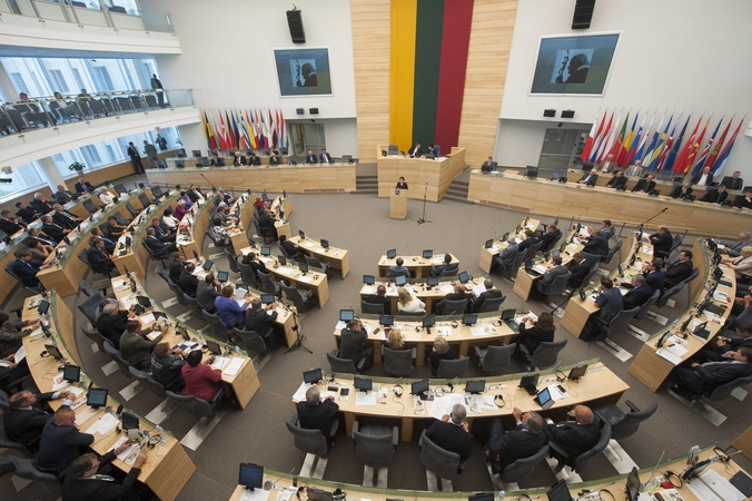 Į vieną Seimo nario kėdę šįkart kandidatuos mažiau politikų