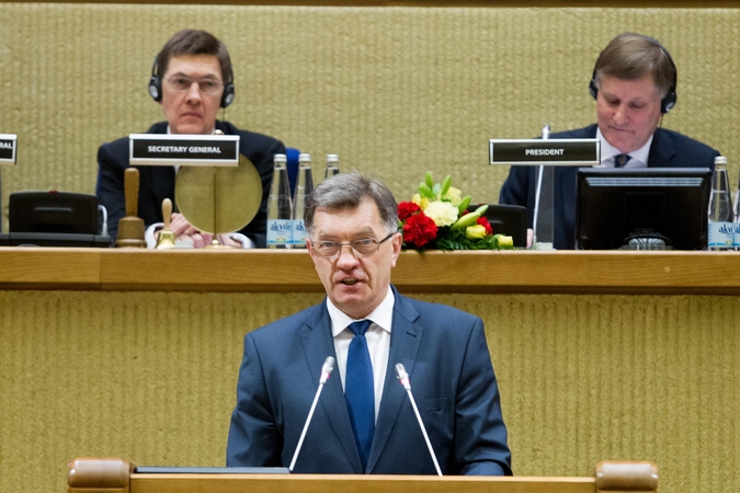Premjeras: NATO šalys turi stiprinti gynybos pajėgumus, išlaikyti paramą Ukrainai