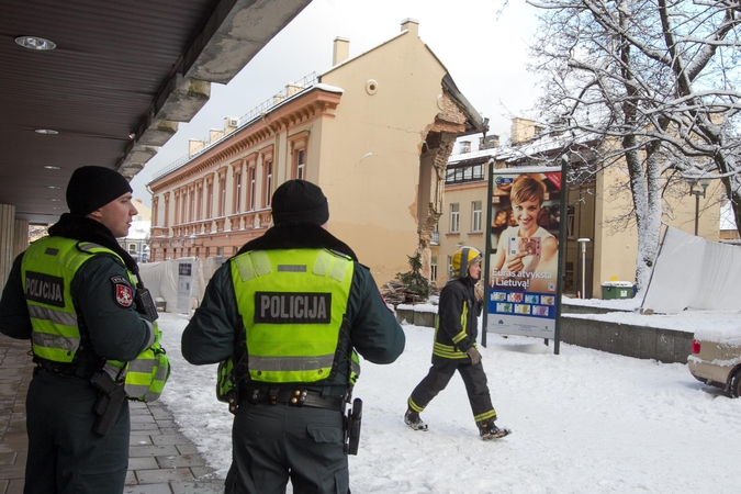 Vilniaus centre įgriuvo dalis pastato