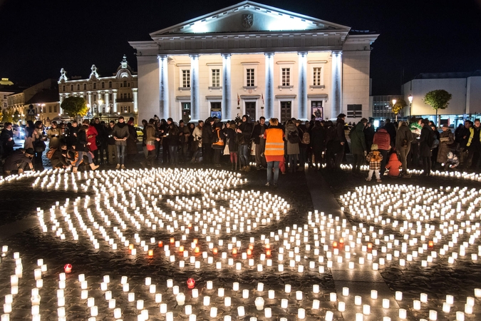 Rotušės aikštėje degė žvakutės negimusiems kūdikiams