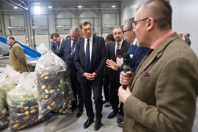 Atidarytas modernus pakuočių skaičiavimo centras