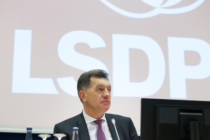 Socialdemokratų ir premjero reitingai toliau krenta