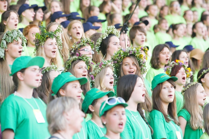 Nuo pirmadienio – Lietuvos moksleivių dainų šventė „Tu mums viena“