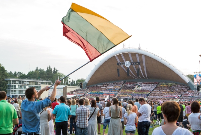 Valstybės dieną vainikavo „Tautiška giesmė"