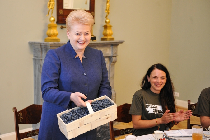 „Misijos Sibiras“ dalyvius prezidentė vaišino savo medumi ir šilauogėmis