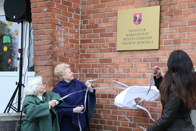 Prezidentė Vilniaus rajono Marijampolio mokyklai suteikė M. Lukšienės vardą