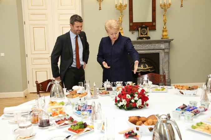 D. Grybauskaitė Danijos princą vaišino Rusijoje uždraustu lietuvišku sūriu