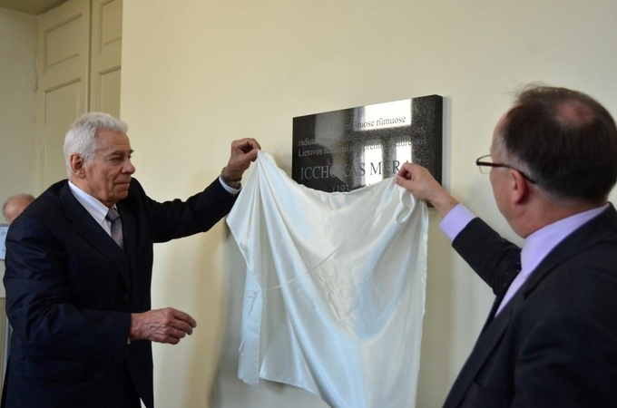Atidengta atminimo lenta garsiam rašytojui I. Merui