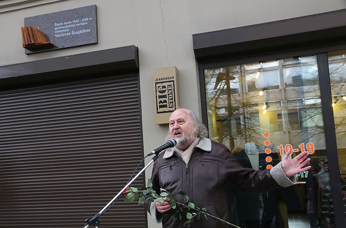 Kaune pagerbtas poetas ir vertėjas V. Šiugždinis