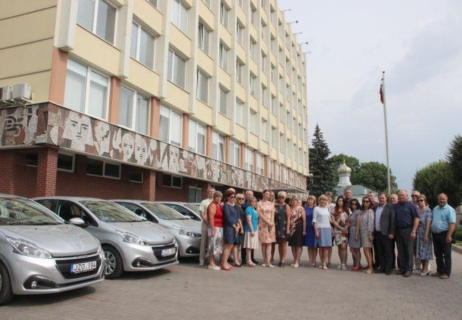 Kėdainių seniūnijų socialiniams darbuotojams – nauji automobiliai