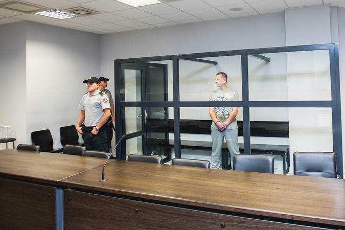 Prieš teismą stojo žiauria žmogžudyste įtariamas H. Daktaro gaujos narys