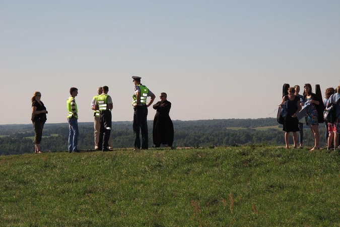 Nukirsto kryžiaus mįslę narplioja prokurorai