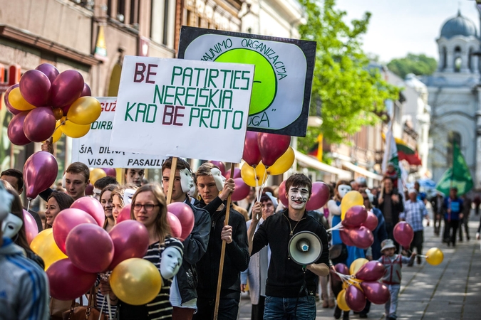 Y karta: duokit gerą algą, bet daug dirbti nepažadu