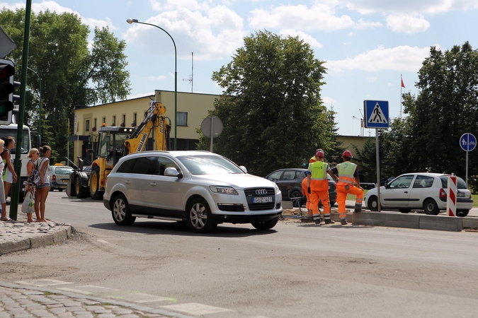Eismą vėl trikdė remonto darbai