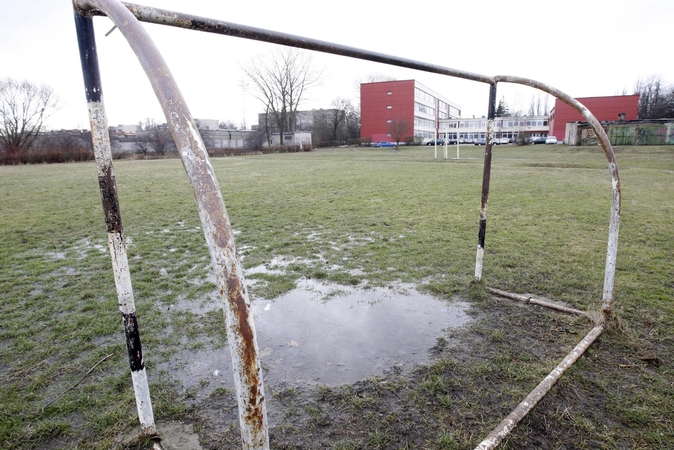 "Verdenės" progimnazijos stadionas dabar primena purvyną.