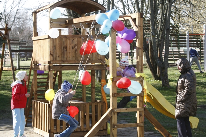 JAV kariškiai aplankė globos namų auklėtinius