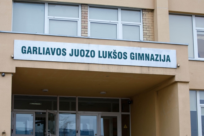 Pažeidimais Garliavos gimnazijoje susidomėjo ministerija