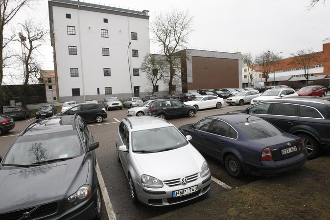 Situacija: uostamiesčio savivaldybė neatsisako planų statyti daugiaaukštę automobilių stovėjimo aikštelę Bangų gatvėje.