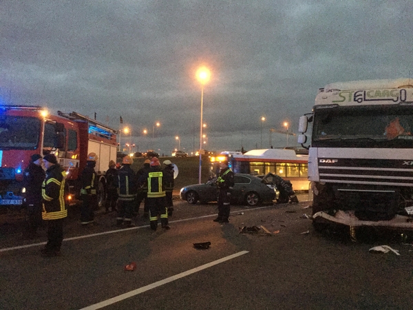 Prie "Megos" vilkikas iš Rusijos rėžėsi į tris automobilius