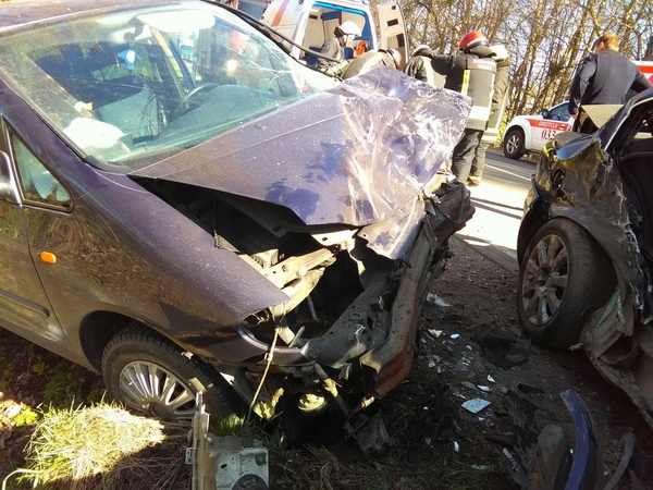 Prie Išlaužo – moterų vairuojamų mašinų kaktomuša, trys žmonės sužeisti 