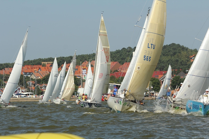 Kuršių marių regatos varžovai gavo azartiškos sportinės kovos