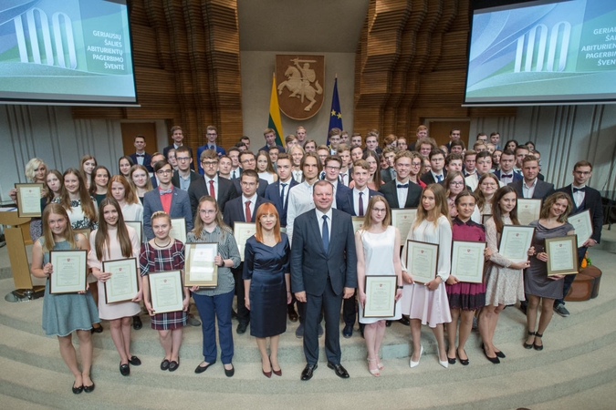S. Skvernelis pasveikino geriausius šalies abiturientus