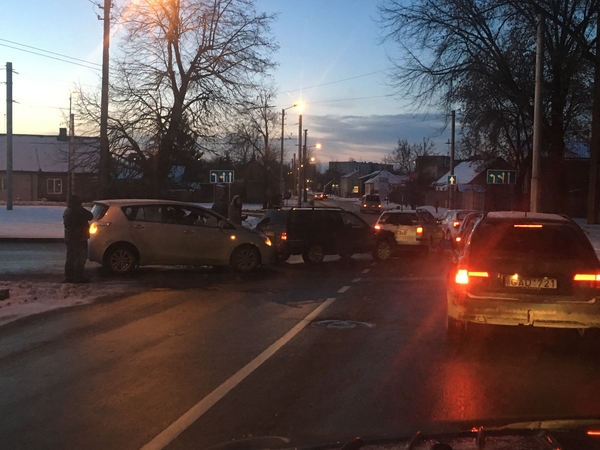 Spūstį sukėlė trijų automobilių avarija