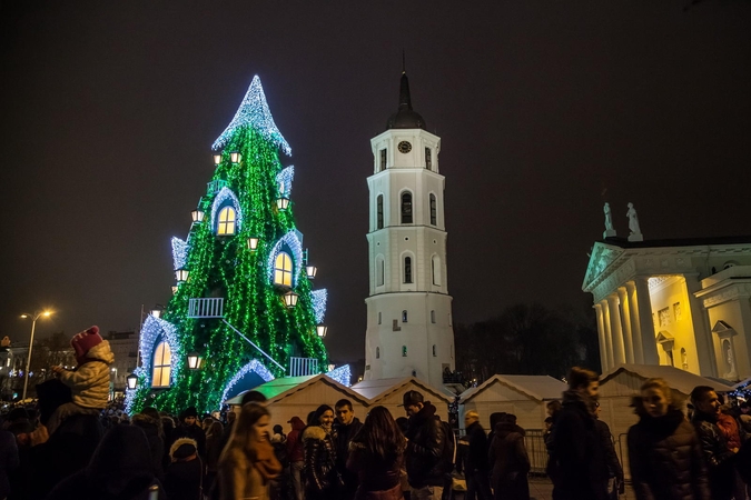 Pratęsiami Kalėdų pasakos skaitymai gražiausioje Lietuvos eglutėje