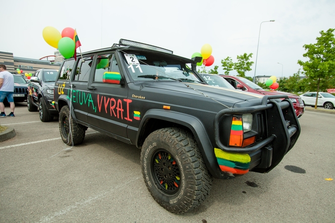 „Jeep“ gerbėjai Lietuvai dovanojo tautišką rekordą